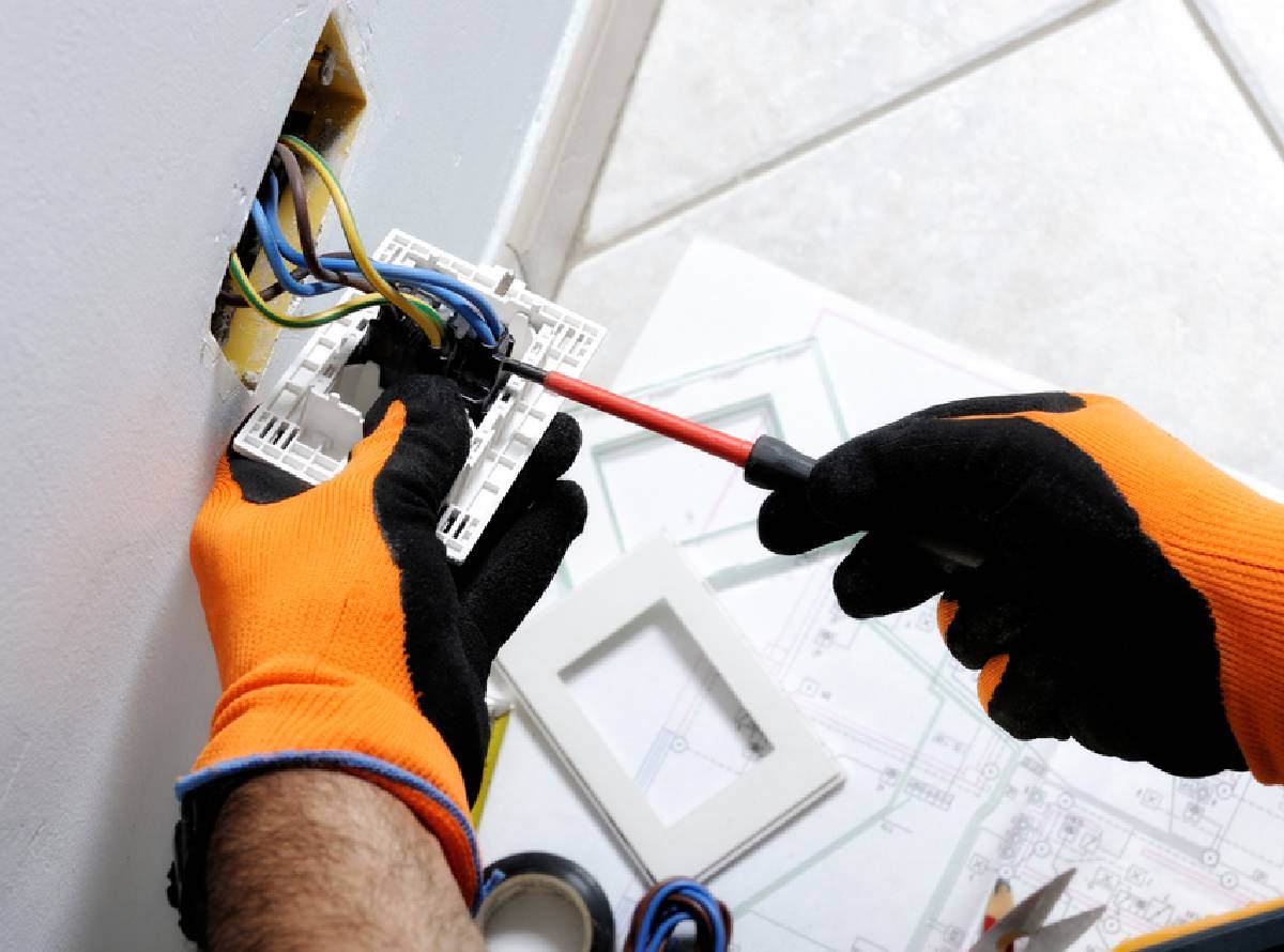 Electrician in Loughborough and Leicestershire